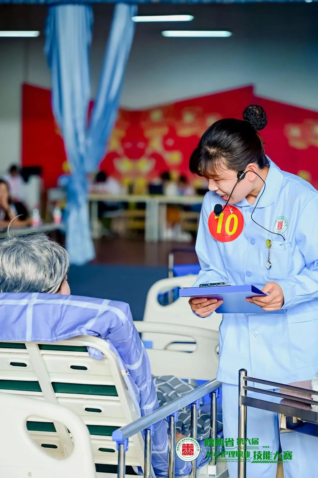 頤悅養(yǎng)老公司的李露露，你是好樣的！