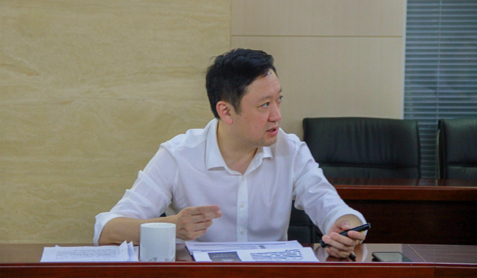 杜巖岫同志參加支部活動(dòng)，為黨員講授黨課