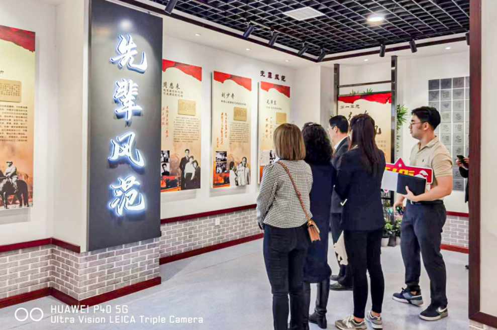 公司固定收益部黨支部、投行業(yè)務(wù)部黨支部、綜合事務(wù)部與金融（產(chǎn)業(yè)）基地保障黨支部開展聯(lián)合黨日活動