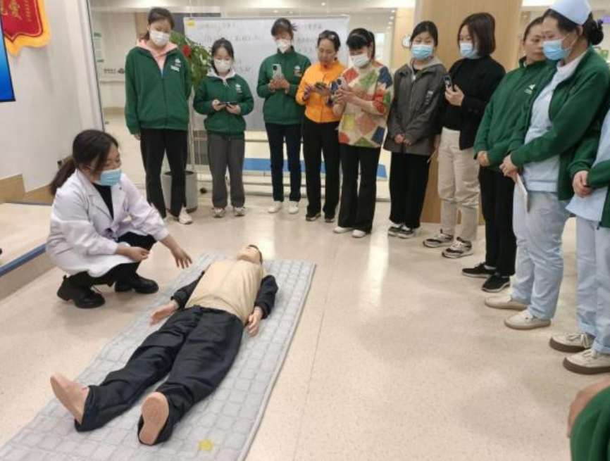 “救”在身邊！共筑服務(wù)安全——頤信養(yǎng)老舉辦急救技能培訓(xùn)