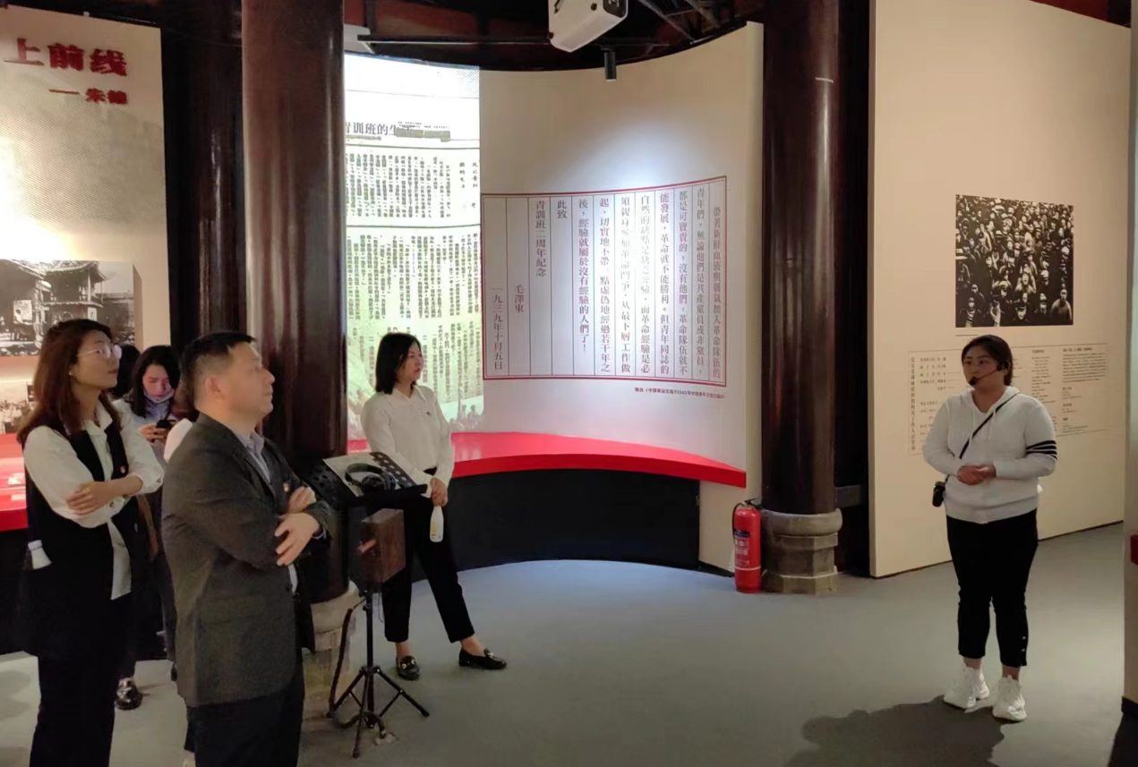 “重溫紅色歲月，弘揚革命精神” ——人力資源中心支部暨投資管理部黨支部主題聯(lián)合黨日活動